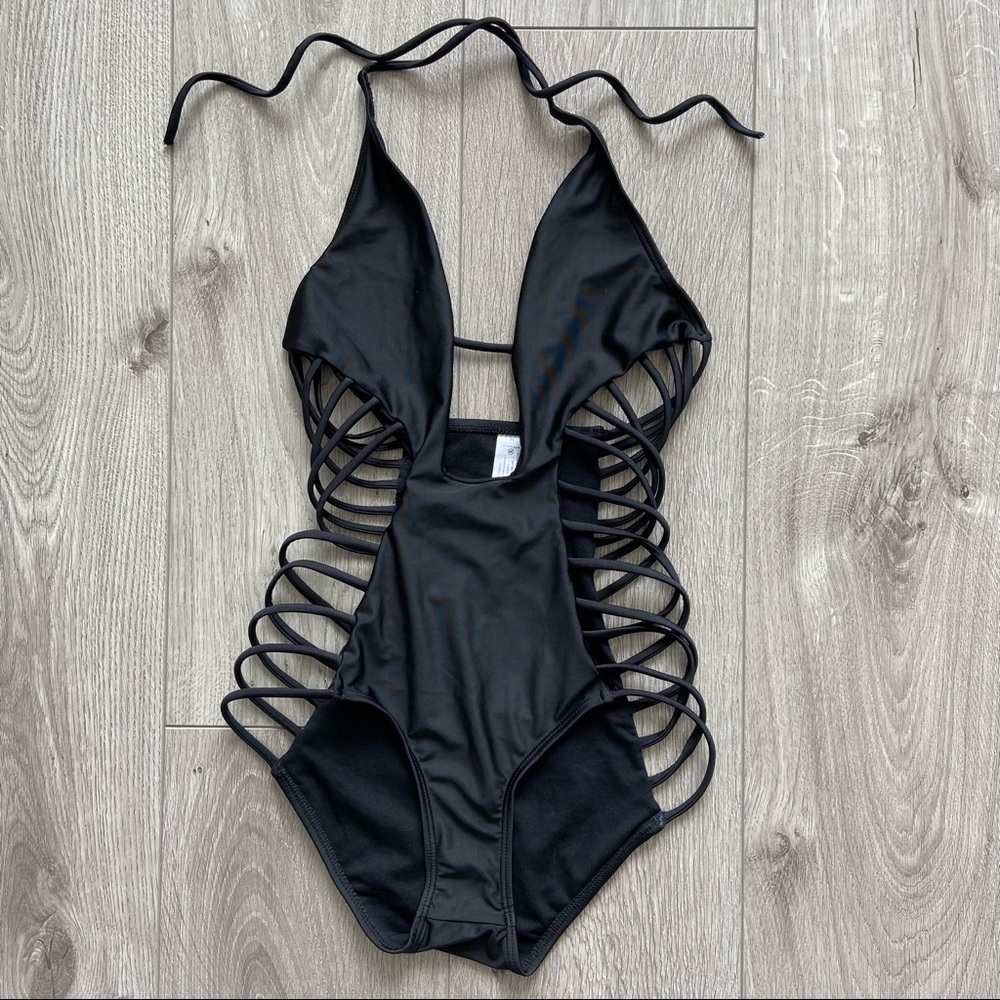 ZAFUL - One Piece Strappy Swimsuit